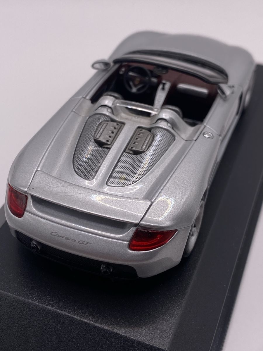 Minichamps Modellini d'auto: Minichamps Porsche Carrera GT Silber Modellauto Displaybase – Nuovo (secondo la descrizione) da Kirchberg BE venduto da swiss_slab 9