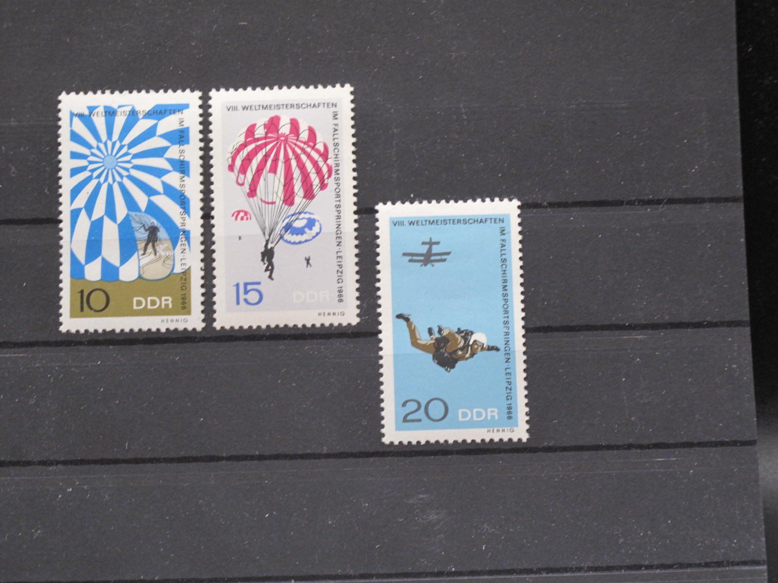 Tutti i francobolli: DDR 1966 Falsschirmspringen WM ** – Usato da Wil SG venduto da fva01