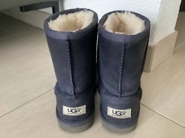 UGG bleu marine taille 33