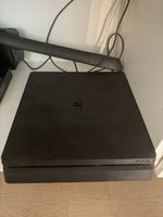 PlayStation 4 Konsole mit 2 Controllern und 6 Spielen