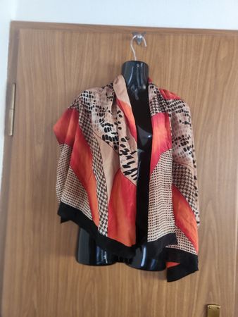Foulard soie  femme motif abstrait multicolore 
