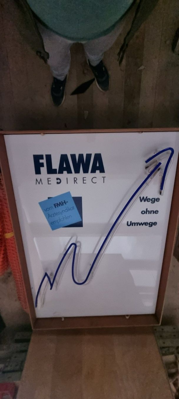 Lampen: Leuchtreklame "FLAWA MEDIRECT" mit Neonlicht – Gebraucht aus Gossau SG von juergDaenzer