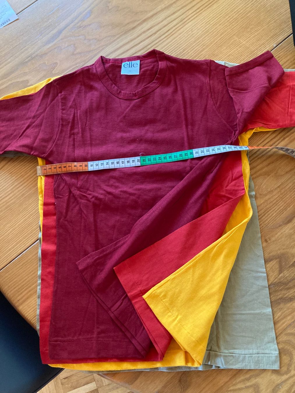 Lotti & Set di vestiti: T`shirt – Nuovo (secondo la descrizione) da Balsthal venduto da dasesaro 1