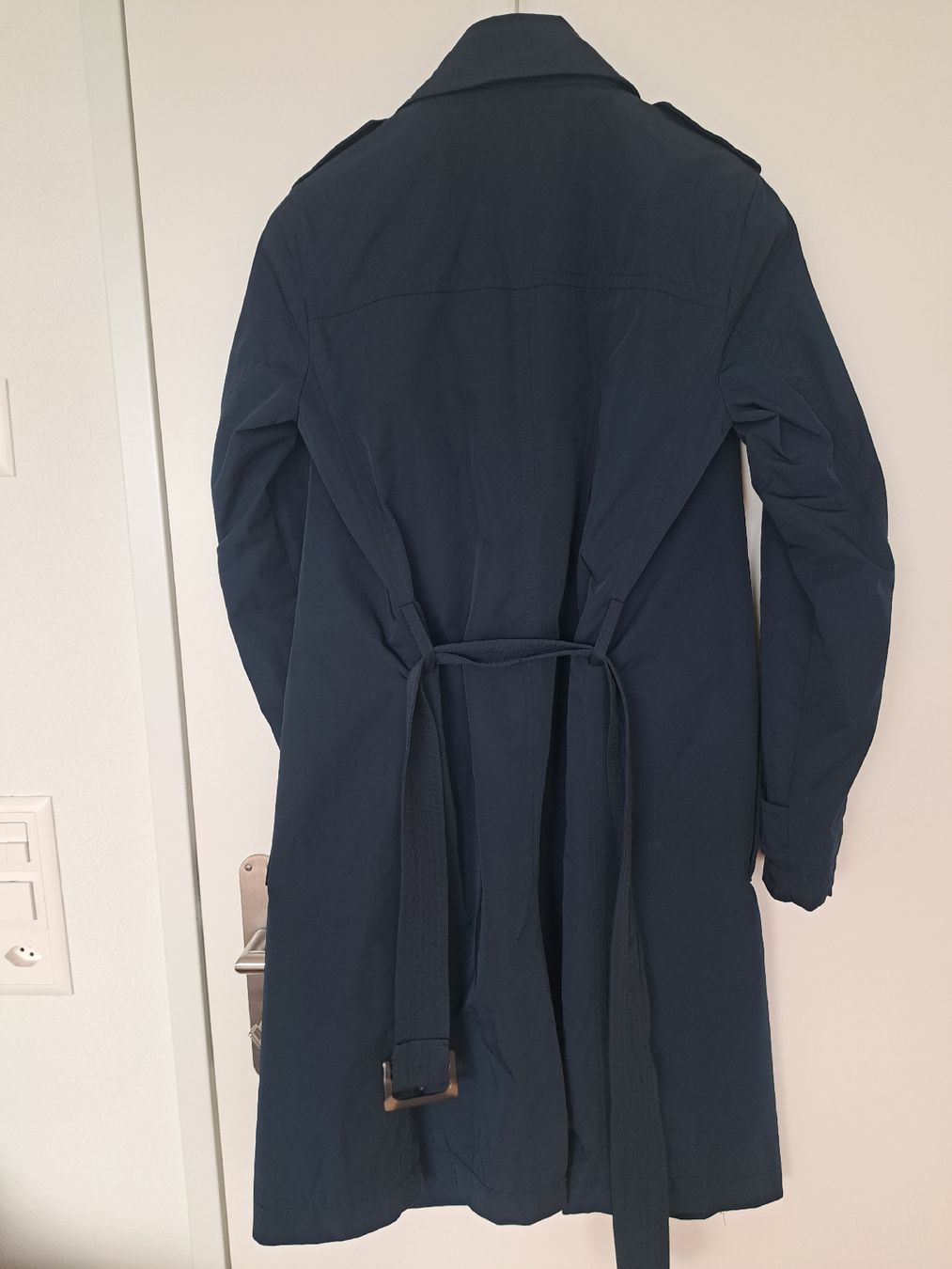 Benetton Cappotti: Benetton Regenmantel blau navy – Usato da Männedorf venduto da eli_y5vn 1