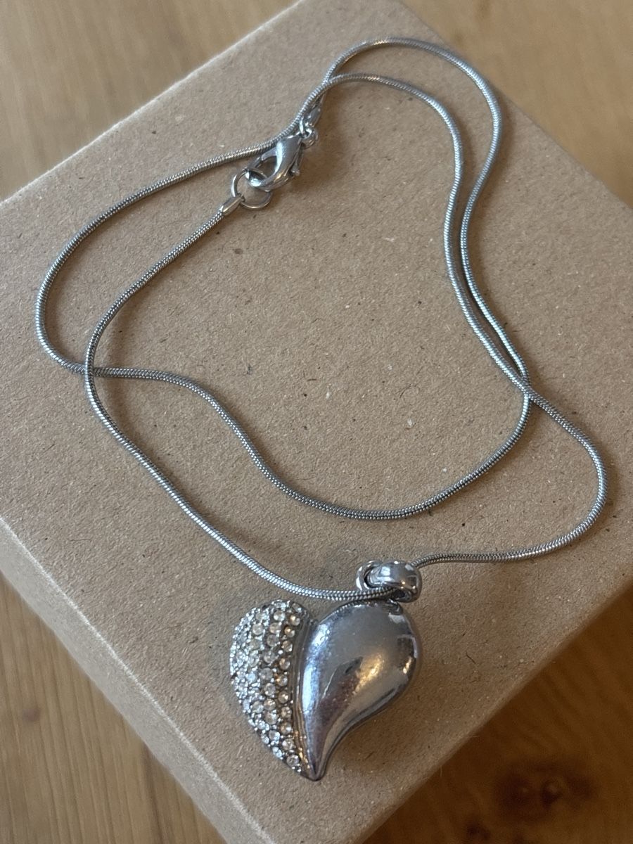 Catenine: Sparkling Heart Necklace, Perfect Gift! – Nuovo (secondo la descrizione) da Genève venduto da gai_w7bf