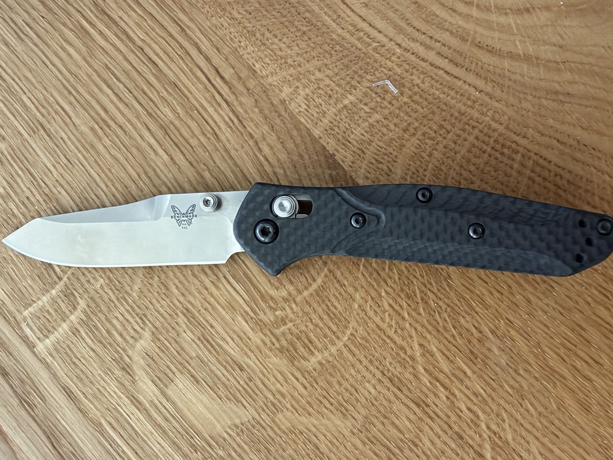 Benchmade Taschenmesser: Benchmade Mini Osborne Reverse Tanto Carbon Fiber – Neu (gemäss Beschreibung) aus Affoltern am Albis von gpi_q8jk