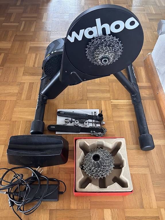 Vélos d'appartement:     Wahoo KICKR CORE inkl. 2 Kassetten – D'occasion à Greifensee par ralpholivier