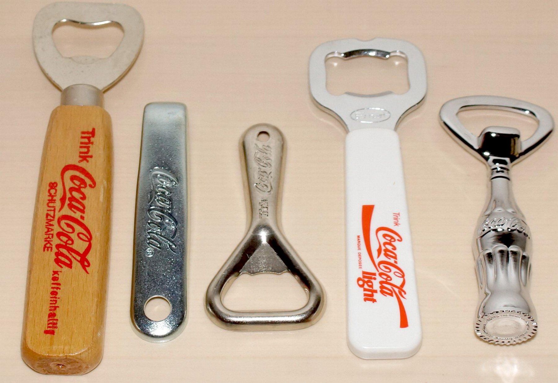 Elettrodomestici da cucina: 5 Coca-Cola Flaschen-Öffner – Nuovo (secondo la descrizione) da Pfäffikon ZH venduto da Colacity