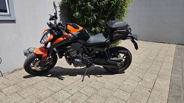 KTM 890 Duke