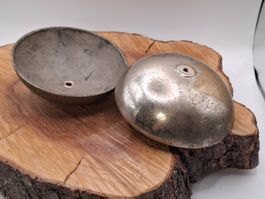 2 antike Halb Hohl Kugeln Ø 9.7cm, Messing vern. (3880#NSH6)