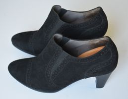 Neuwertige, schwarze Wildleder Stiefeletten von Gabor, Gr. 4