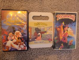 Lot de 2 VHS Disney + 1 dvd petit potam : Aladdin Pocahontas