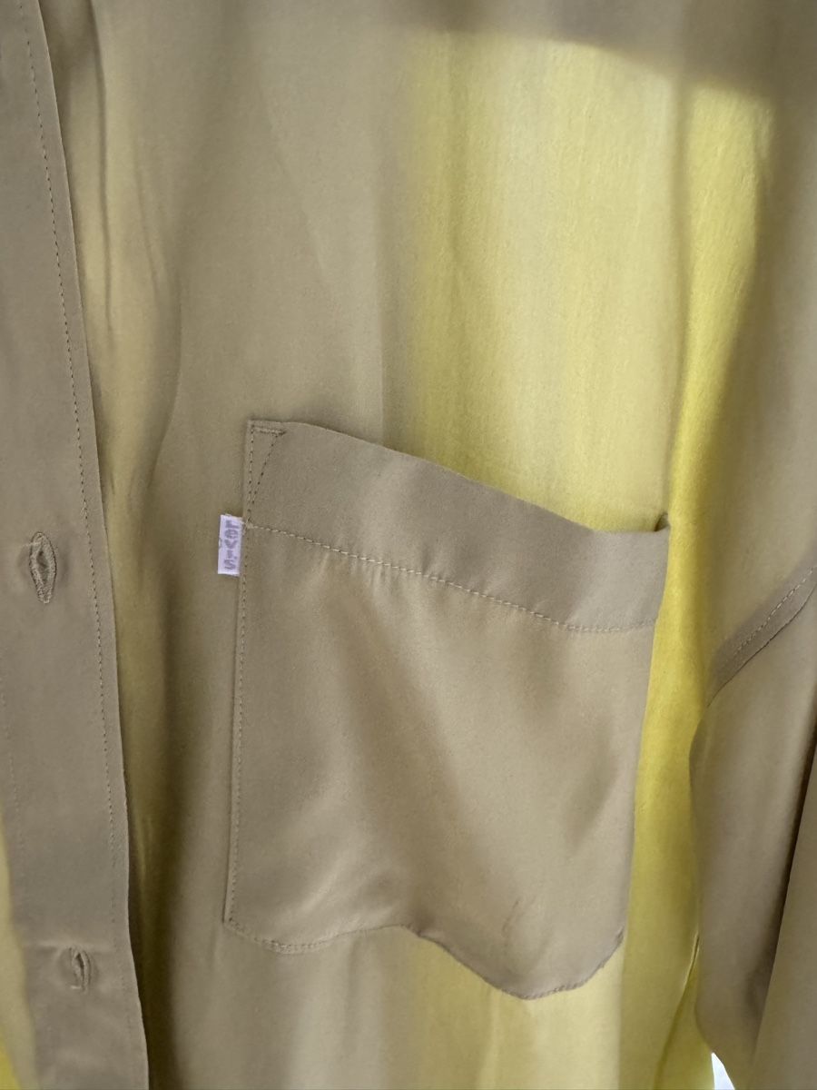 Levi's Camicette: Grünes Levi’s Satinhemd – Usato da Zürich venduto da kat_ww7d 1