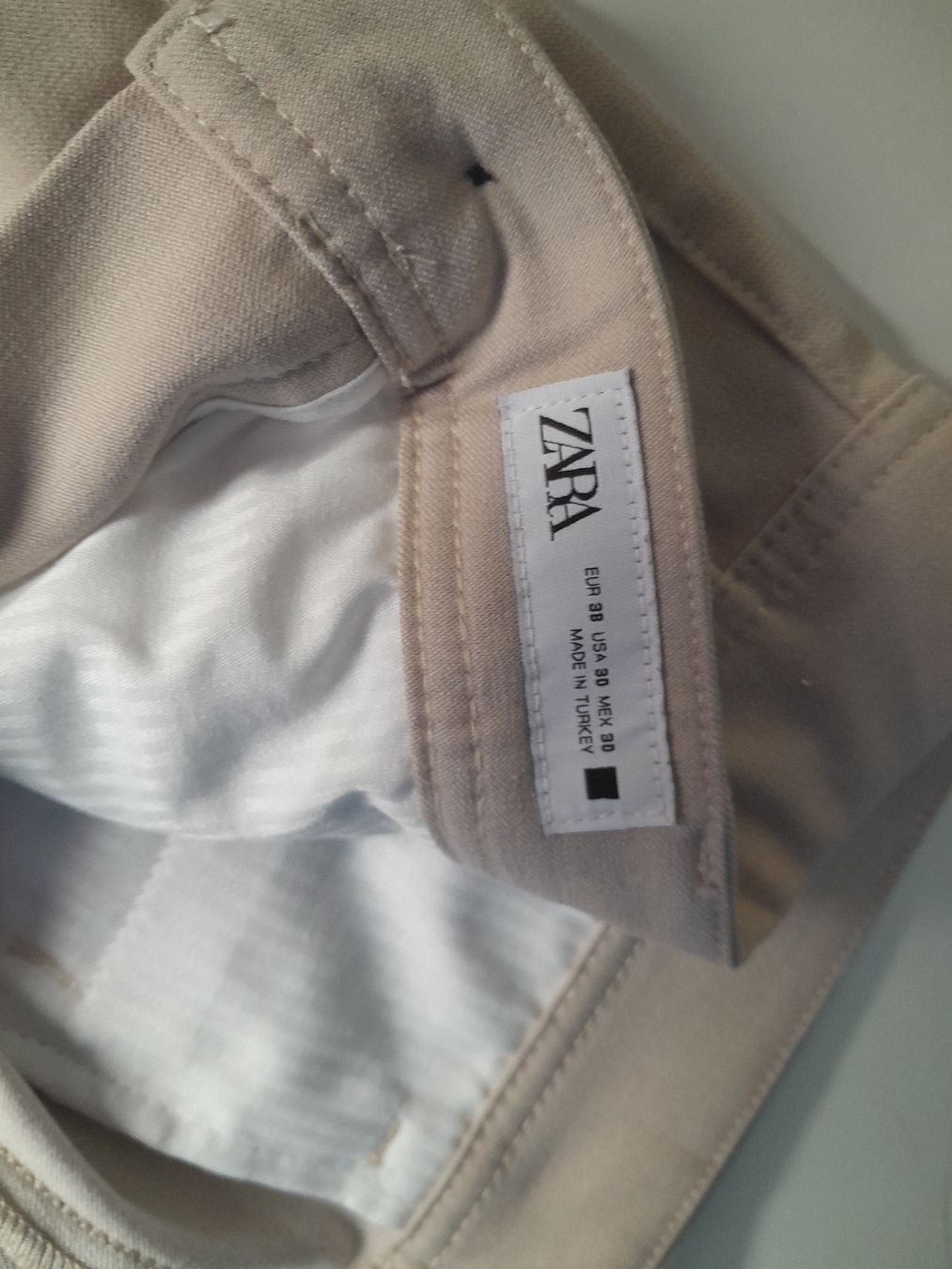Zara Pantaloni: pantalon zara taille 38 beige/crème – Usato da Genève venduto da ang_fd8z 3
