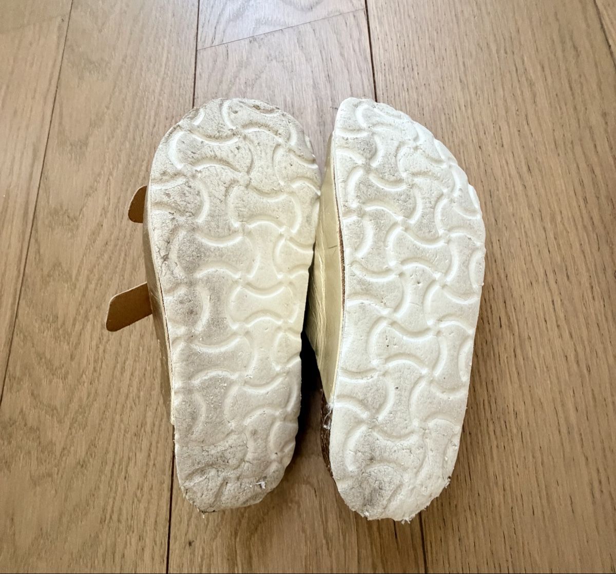 Schuhe für Mädchen: Sandales Marcus dorées pointure 32 cuir – Gebraucht aus Lausanne von mik_l5py 1