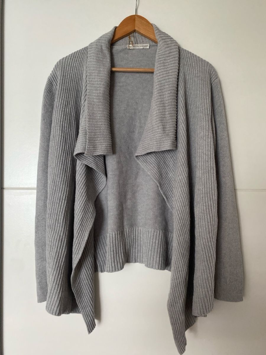 Vestes: Damen Strickjacke grau Grösse M  – D'occasion à Alpnach Dorf par melbb