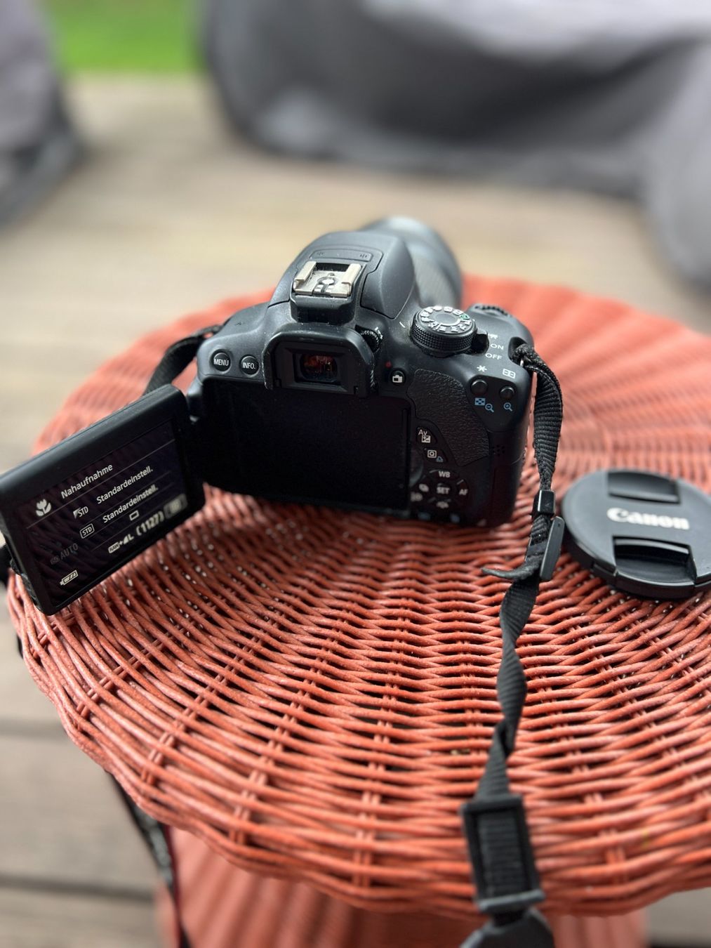 Canon Fotocamera: Canon EOS 700D mit Objektiv 18-135mm + Ladegrät – Usato da Wallisellen venduto da Val1990 6