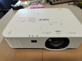 Beamer NEC NP-P554U - Lampe: 1337h - Verfärbungen