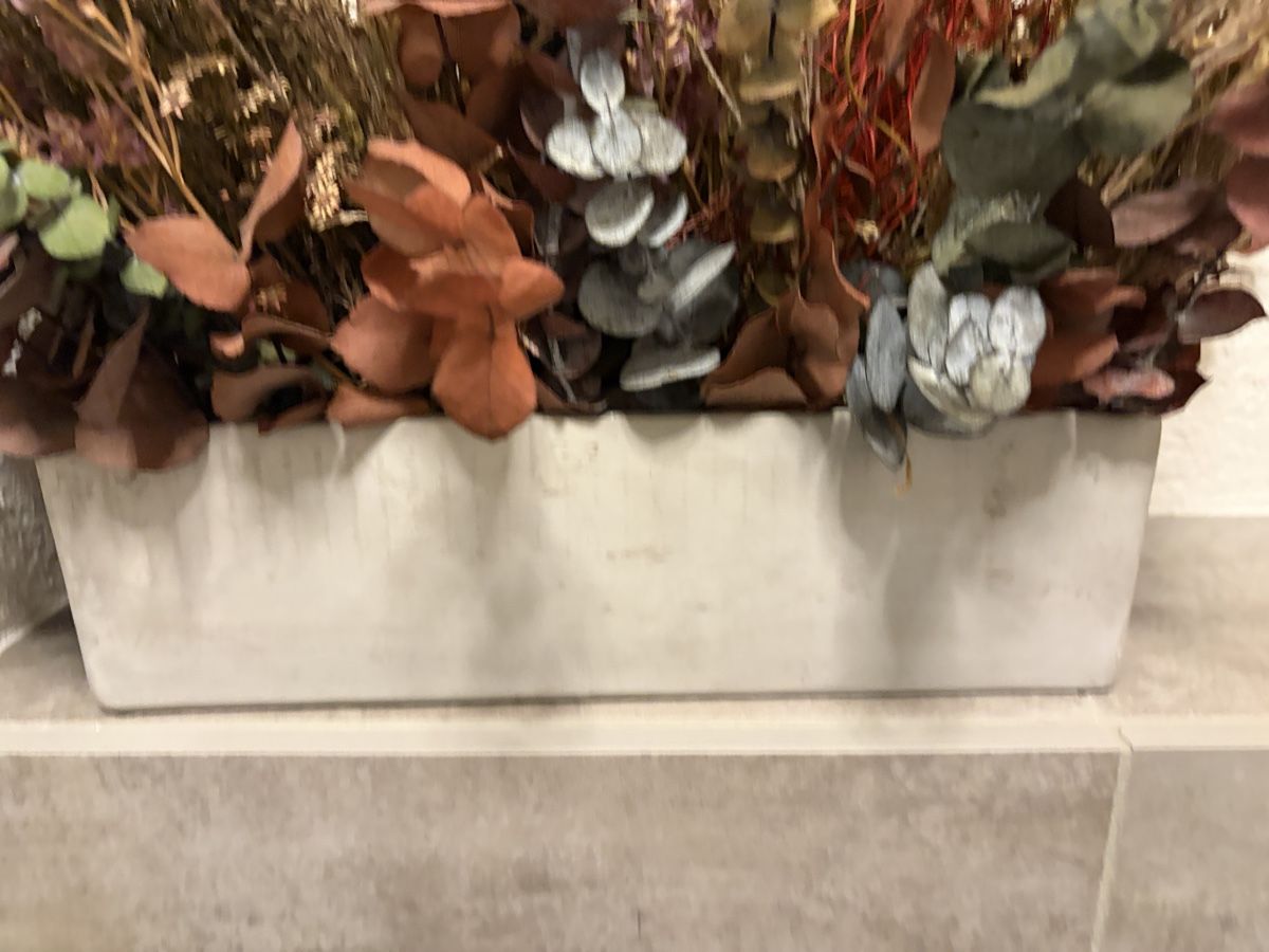 Pots de fleurs: Blumentopf mit tricken blumen – D'occasion à Münchenstein par ArleneLM 1