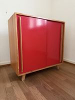 Sideboard mit Schiebetüren rot Holz gutem Zustand