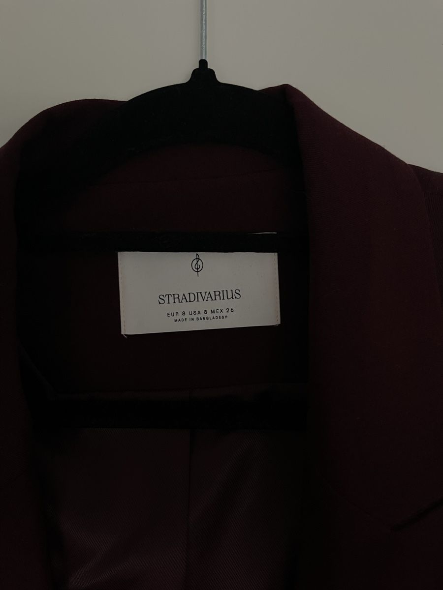 Stradivarius Giacche: Bordeauxroter Blazer von Stradivarius, Grösse 36 – Nuovo (secondo la descrizione) da Horgen venduto da JPR911 2