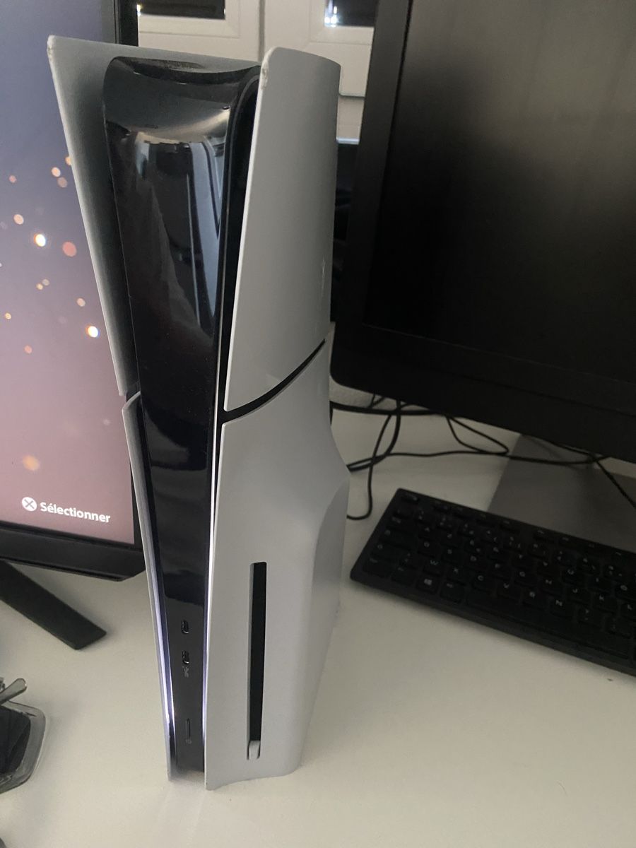 Sony Konsolen: Console PS5 + 1 manette – Gebraucht aus Ste-Croix von Loic_danzii