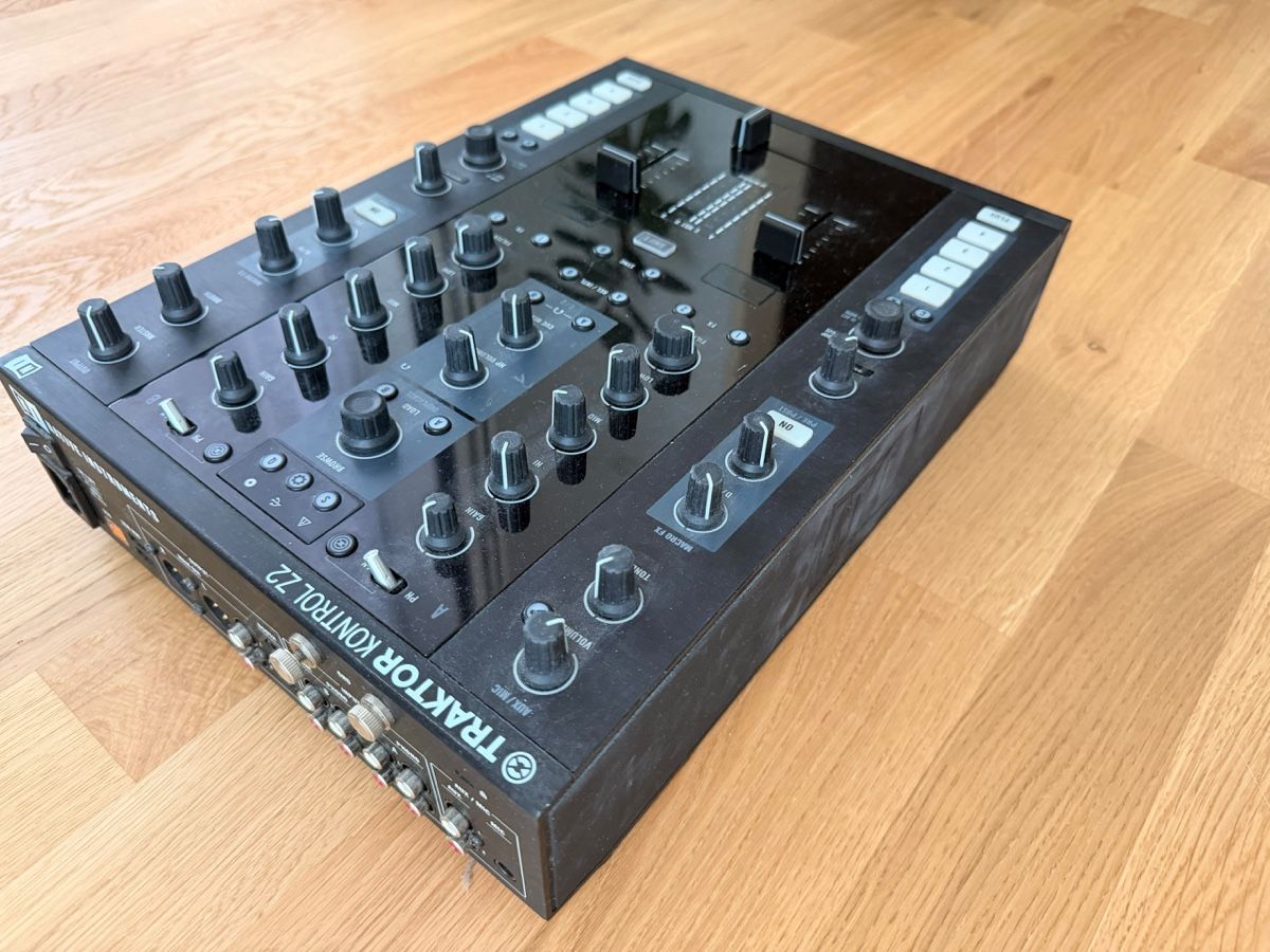 Native Instruments Mischpulte: Native Instruments Traktor Kontrol Z2 DJ Mixer + Decksaver | – Gebraucht aus Sirnach von Luca1217 3