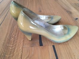 Schicke Lackleder Pumps, Gr. 39, beige/blau