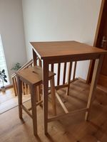 Stehtisch / Bartisch aus Holz mit Barhocker