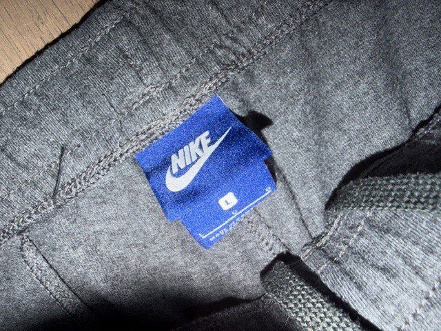 Nike Pantaloni: Nike Trainingshose Jogginghose Grau Grösse L – Usato da Bern venduto da howi72 1