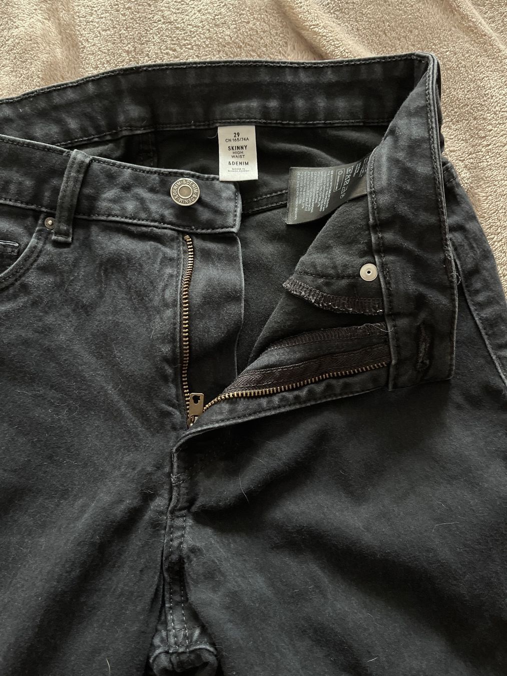 H&M Hosen: Pantalon noir H&M – Gebraucht aus Le Locle von Mayd_h 3