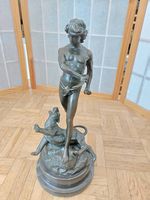 Bronzestatue Mann mit Löwe
