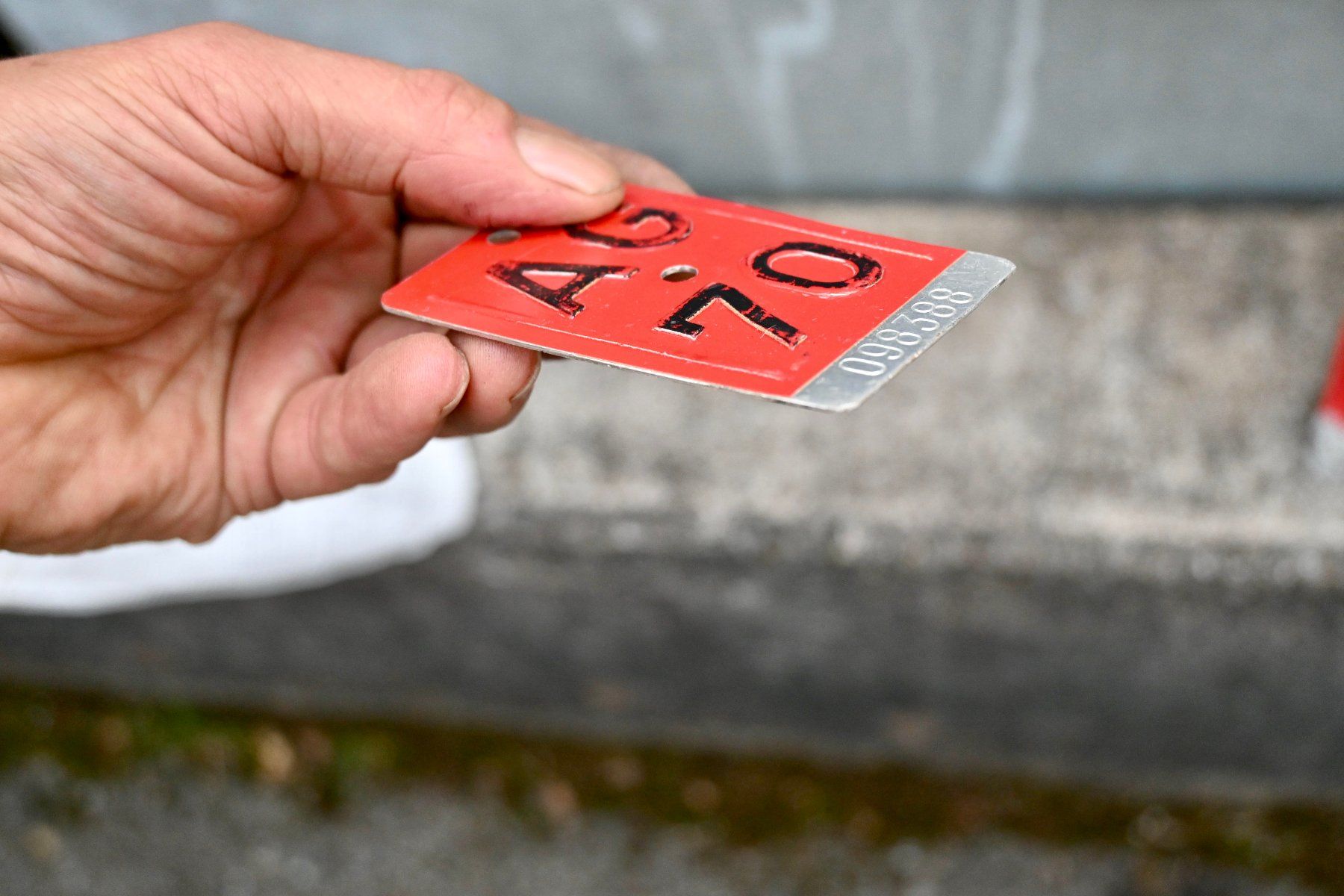 Insegne: Velonummer AG 70 von 1970 - Aargau – Usato da Pfaffhausen venduto da mono_rec 6