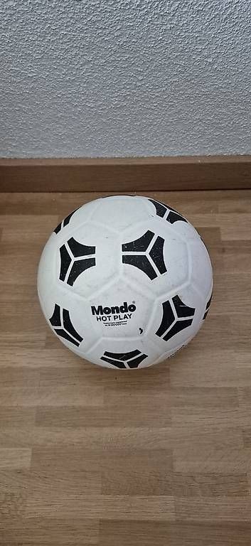 Giocattoli: Plastikfussball – Usato da Winterthur venduto da Linas