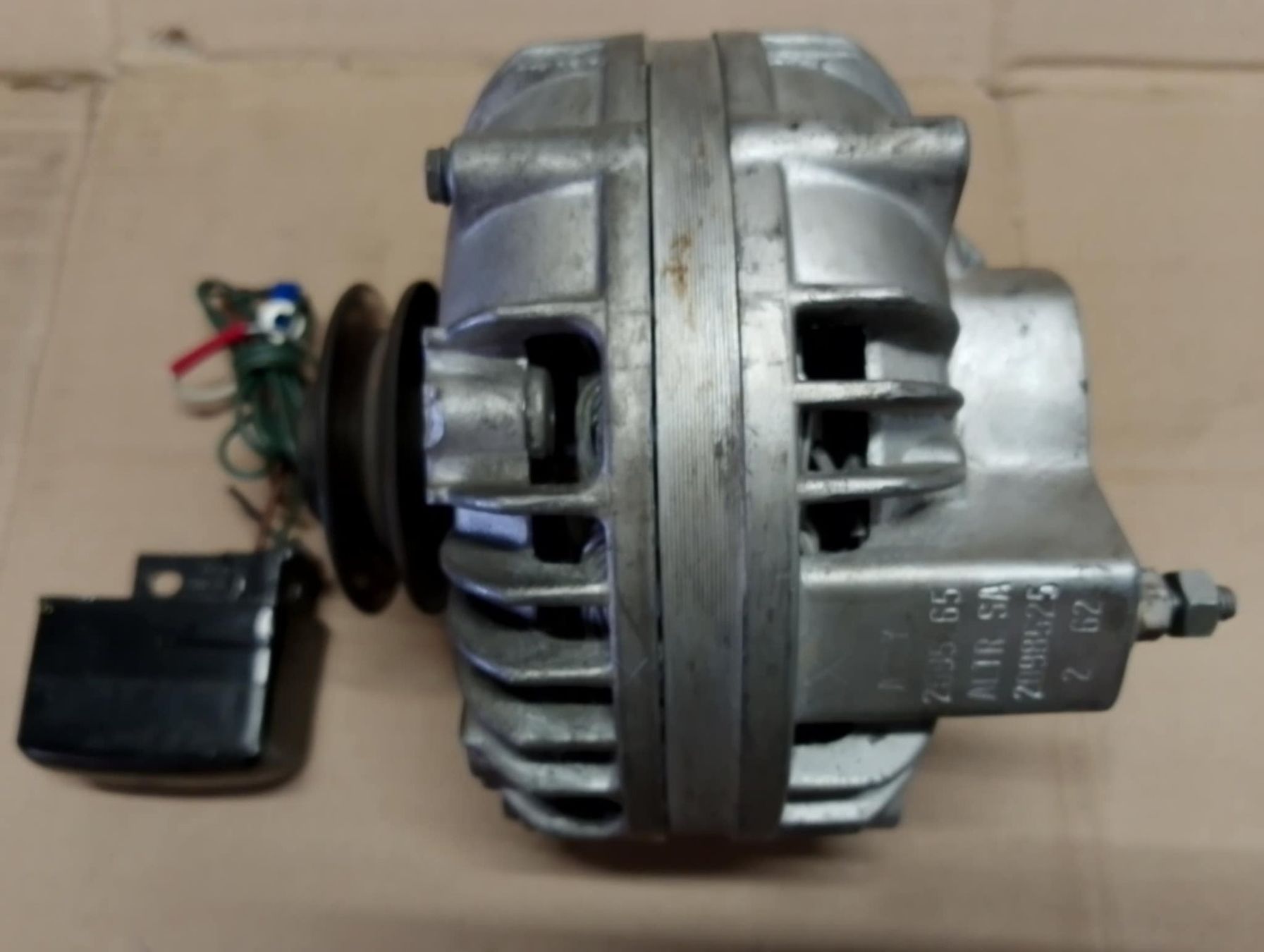 Tutti pezzi di ricambio auto: Chrysler Alternator plus Regler Mopar – Usato da Niedergösgen venduto da usc_tt5r