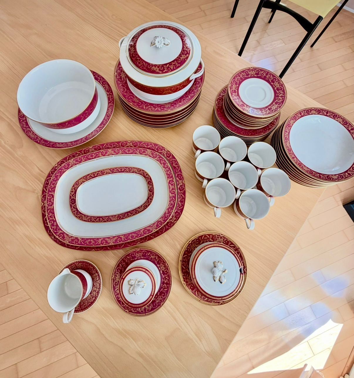 Set di piatti: Langenthaler Tafelservice Château Goldrand rot – Usato da Bützberg venduto da Jolikoelli62 2