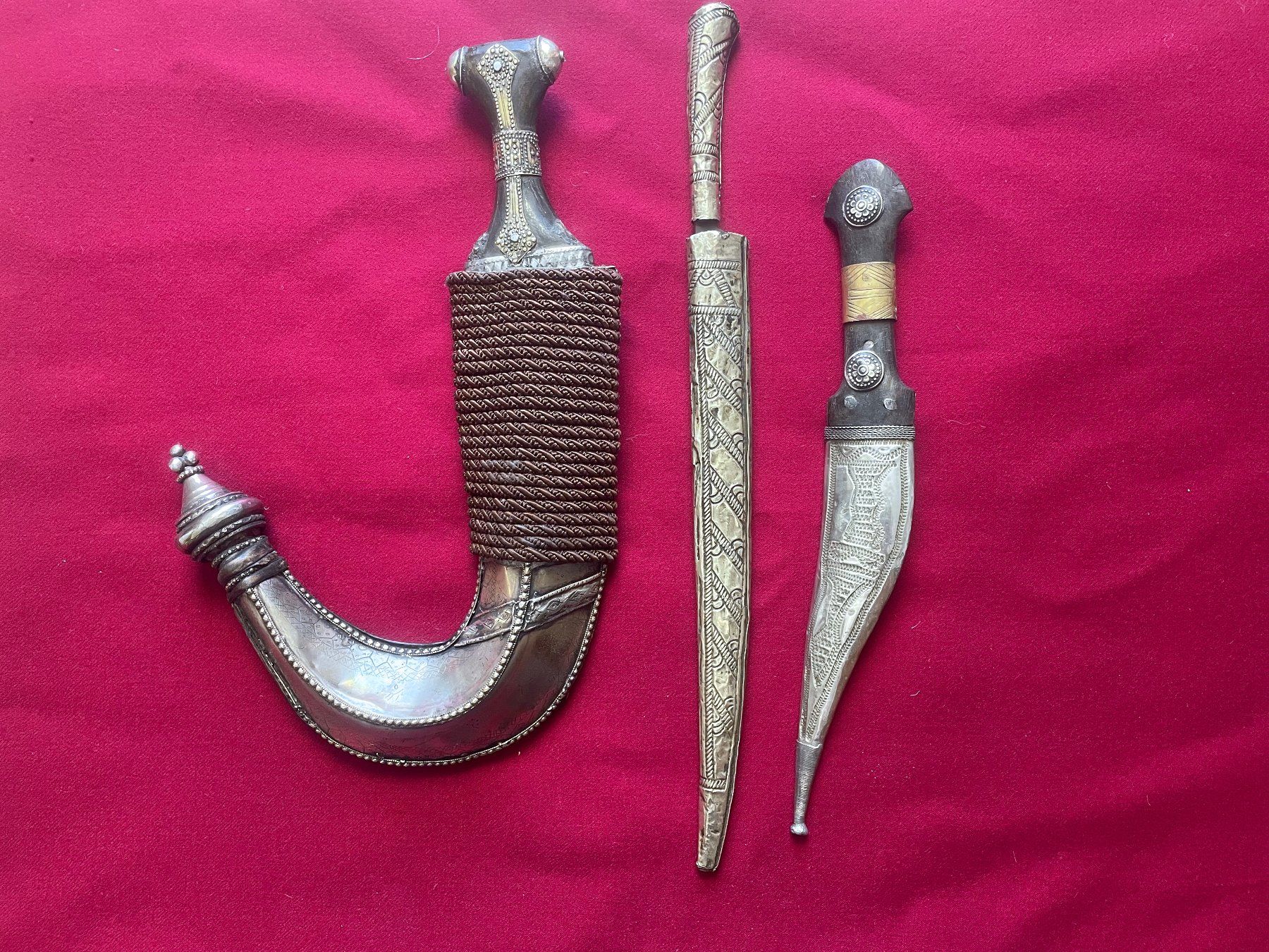 Posate: 3 poignards ethniques arabes/ orientaux – Usato da Versoix venduto da HELVETICA_1
