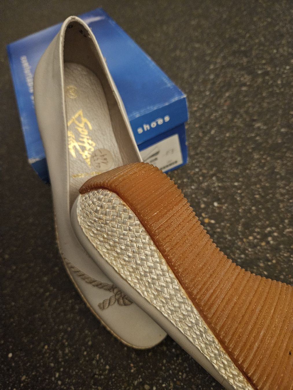 Scarpe da donna: Spiffy Damenschuhe Grösse 37 weiss Leder  – Nuovo (secondo la descrizione) da Anwil venduto da tamoos 4