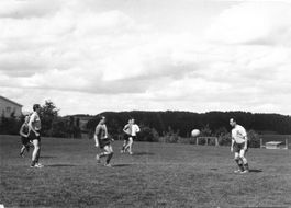 Amateur Fussballspiel auf dem Landplatz