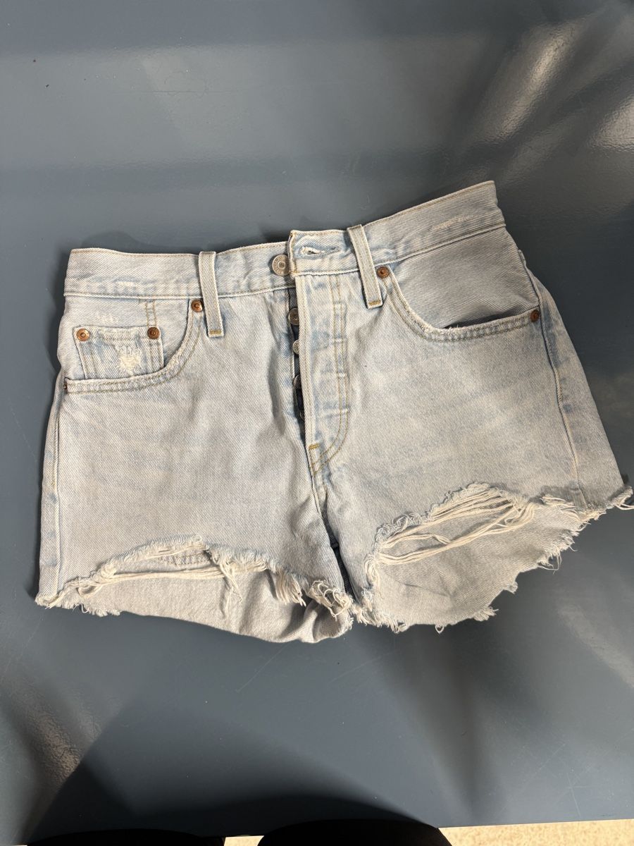 Levi's Jeans: Levis 501 Shorts, Grösse 26 – Nuovo (secondo la descrizione) da Küsnacht ZH venduto da Mcsy