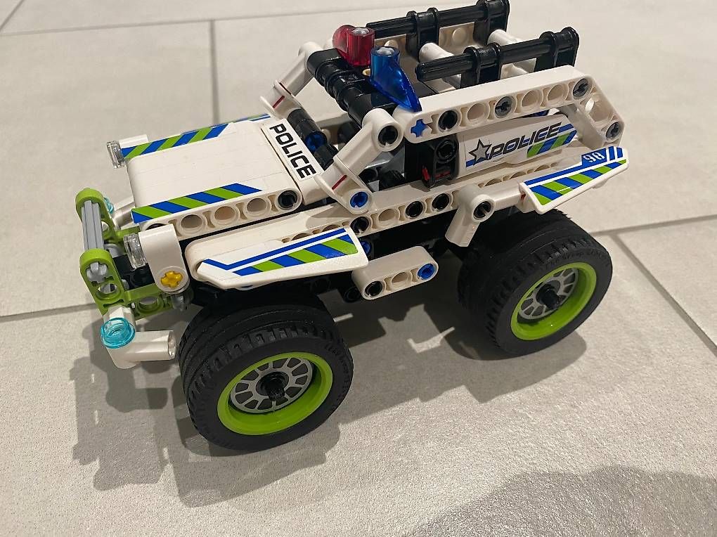 Lego Spielzeuge: Lego Technic 42047 Polizei Interceptor – Gebraucht aus Fällanden von mli_q65g 1