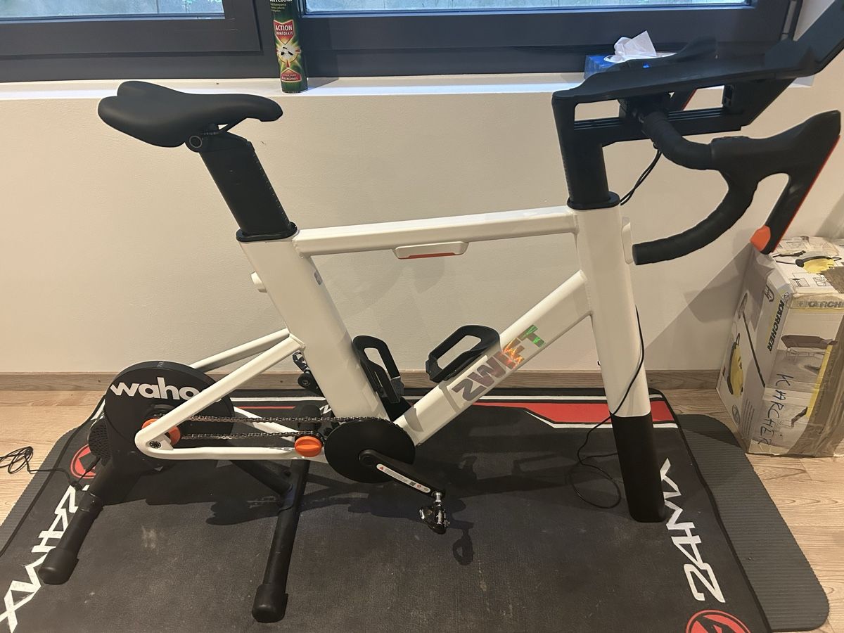 Zwift Hometrainer: Wahoo Kick Core avec Zwift smart frame bike – Nuovo (secondo la descrizione) da Chambésy venduto da gverley