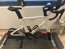 Wahoo Kick Core avec Swift smart frame bike