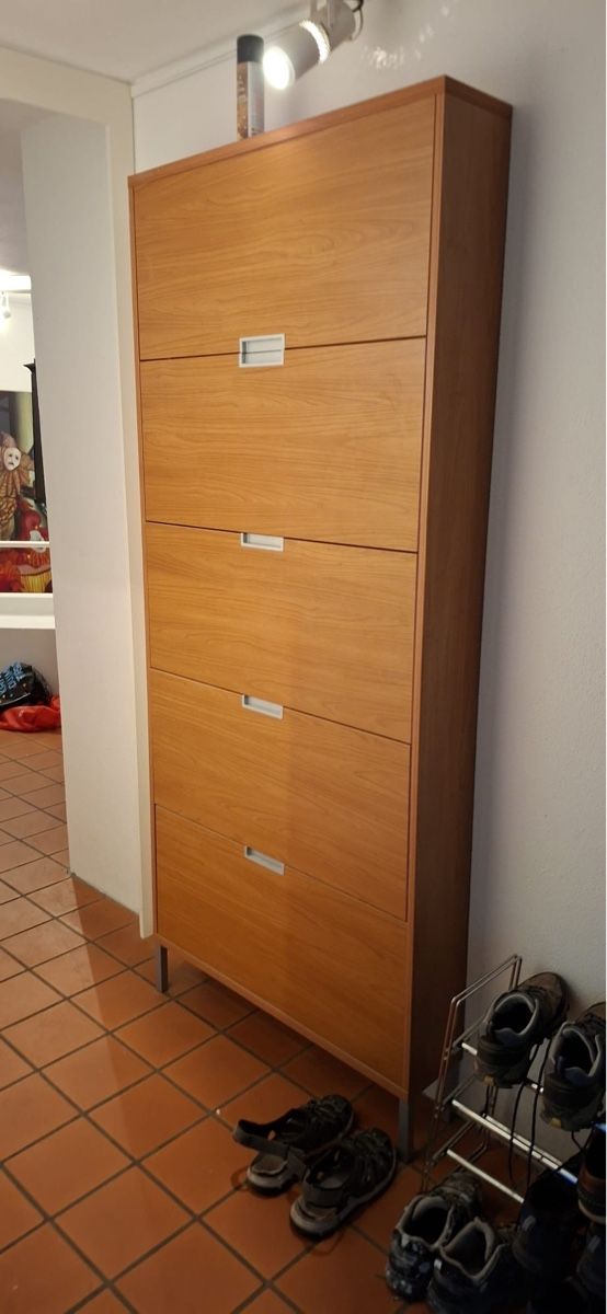 Armadi: Schuhschrank Holzoptik mit vier Fächern gebraucht – Usato da Oberrieden venduto da angiew19