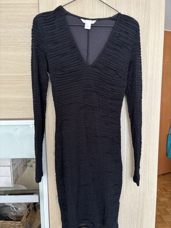Kleid H&M schwarz mit Strukturmuster Gr. S