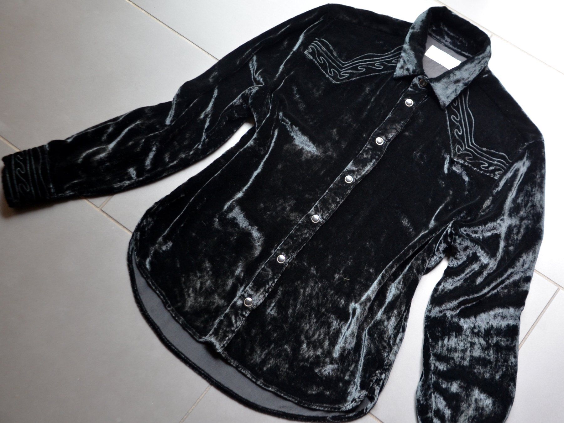 Saint Laurent Blusen: Saint Laurent Samtbluse / chemisier en velours .M – Gebraucht aus Collonges von arashee 1