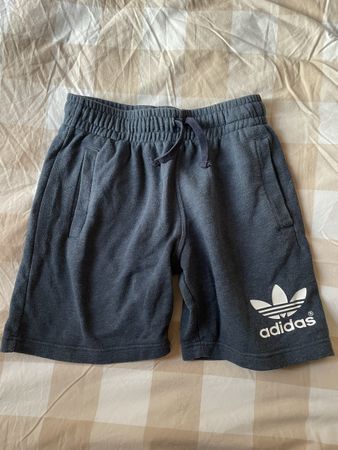 Kurze Sweat Hose mit Adidas Aufdruck (Replika), Grösse S