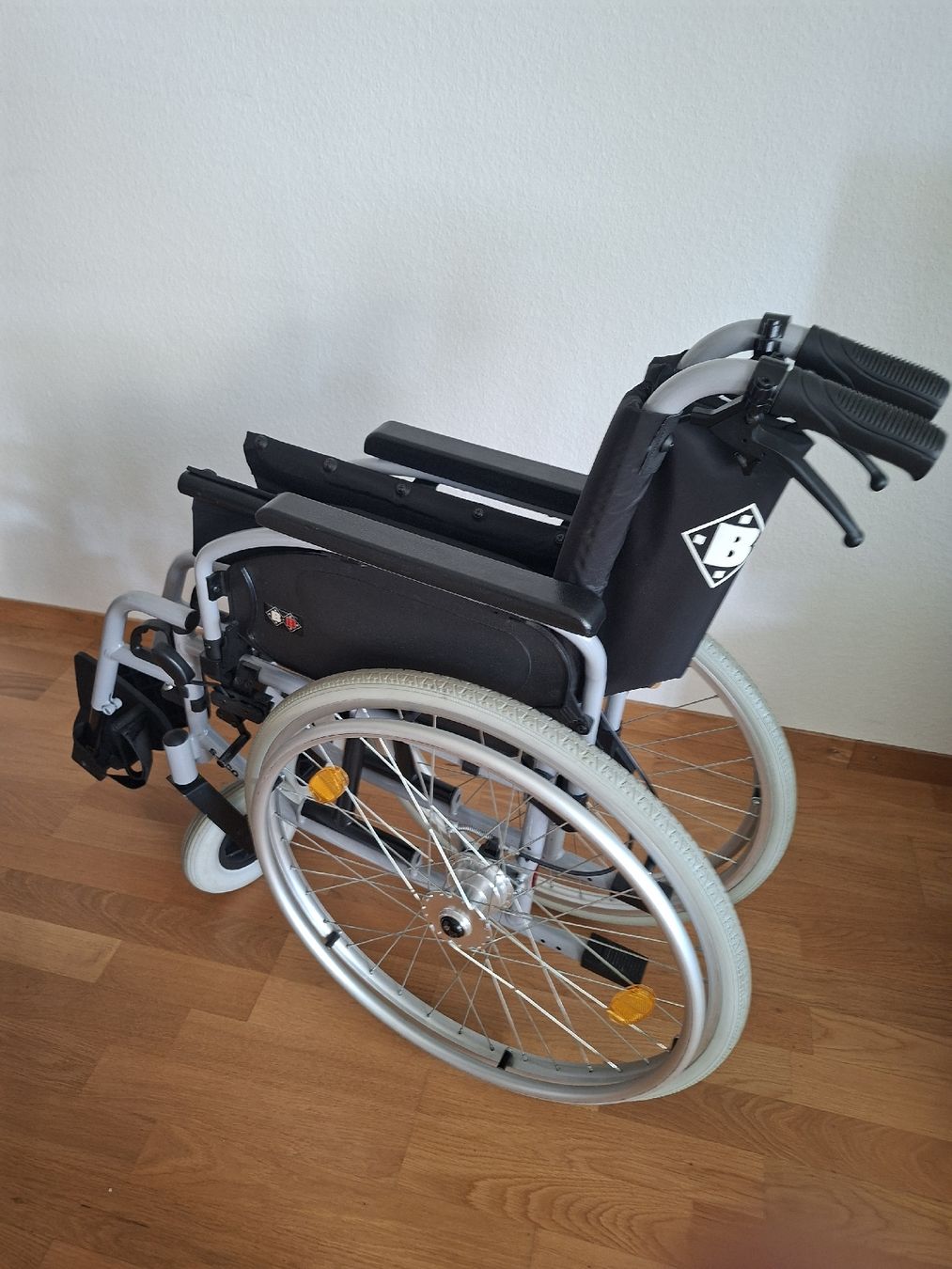 Sedie a rotelle: Rollstuhl wenig gebraucht mit Sitzkissen – Usato da Jegenstorf venduto da Bergeran 3