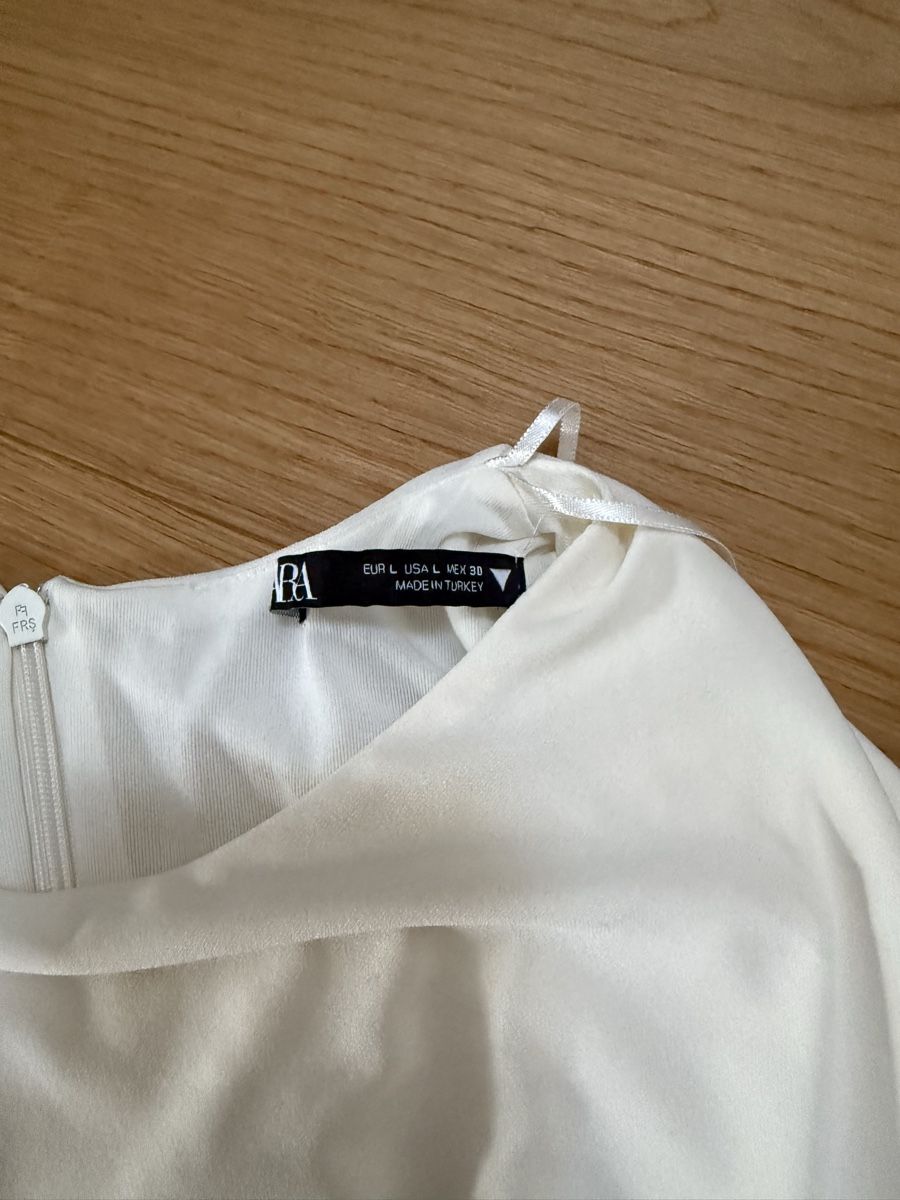 Mango Vestiti: Zara Kleid gerafft weiss – Usato da Luzern venduto da sydney01. 2