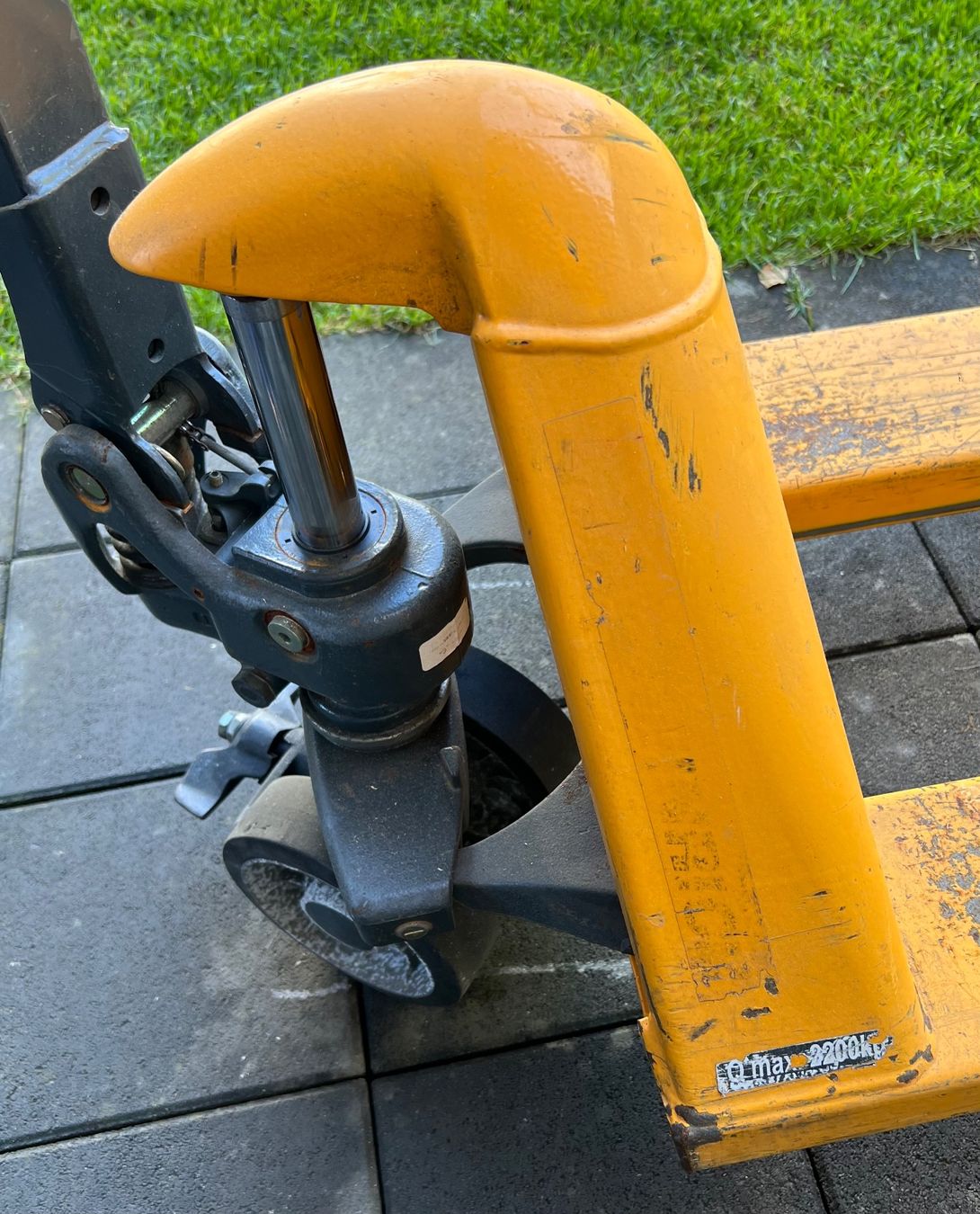 Jungheinrich Carrelli elevatori e a forche: Robuster Hubwagen / Palettrolli, Top Zustand – Usato da Biel/Bienne venduto da HB13 2